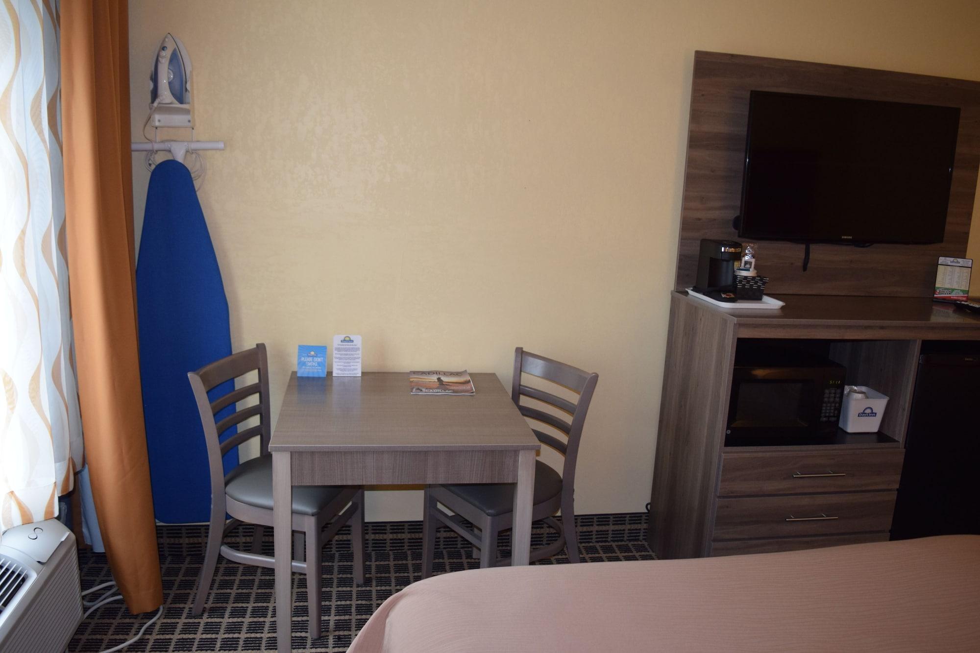 Days Inn By Wyndham Cadillac Luaran gambar
